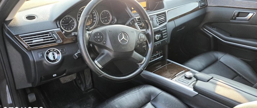 Mercedes-Benz Klasa E cena 37900 przebieg: 335000, rok produkcji 2011 z Warszawa małe 742